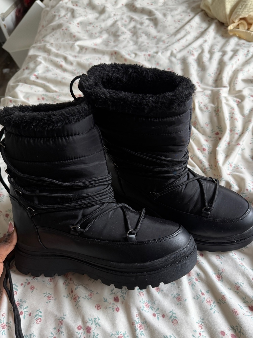 Women's Black Insulated Winter Lace-Up Boots